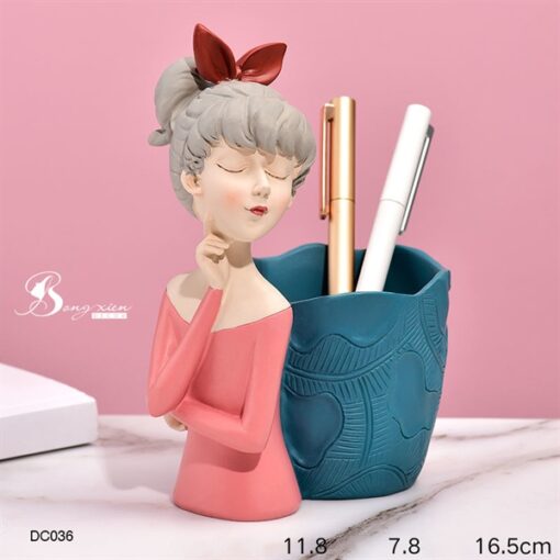 Decor cô gái địu giỏ 3