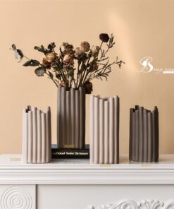 Bình sứ vuông sọc miệng sole màu sữa M 7