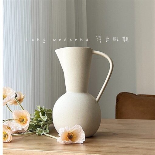 Bình gốm sứ hình chiếc ấm 1