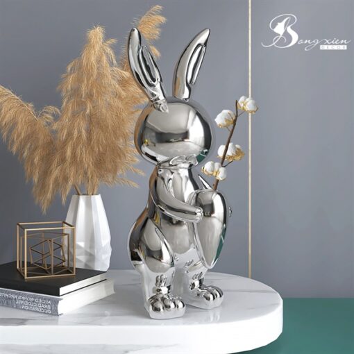 Decor tượng thỏ cầm cà rốt màu bạc 1
