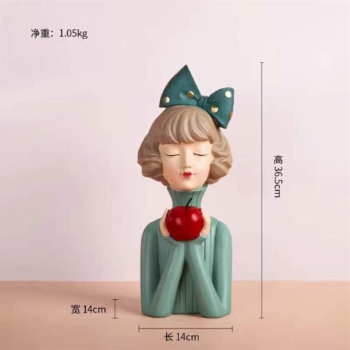 Decor tượng cô gái ôm táo màu xanh 1