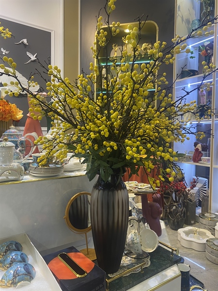 Combo Bình thuỷ tinh nâu sọc dọc +Cành berry màu vàng (đào đông vàng) 2 Combo Bình thuỷ tinh nâu sọc dọc +Cành berry màu vàng (đào đông vàng) 1