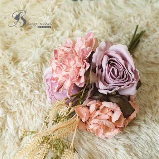 Bó hồng 3 bông + khuynh diệp 7