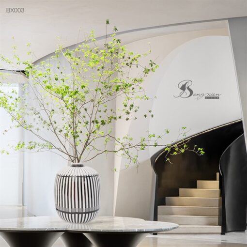 Bình sứ trụ sọc đen trắng 5