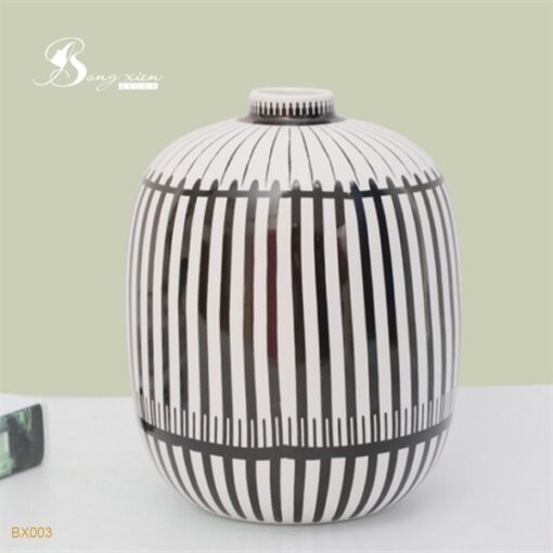 Bình sứ trụ sọc đen trắng 1