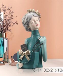 Decor cô gái áo xanh ôm túi xách 5