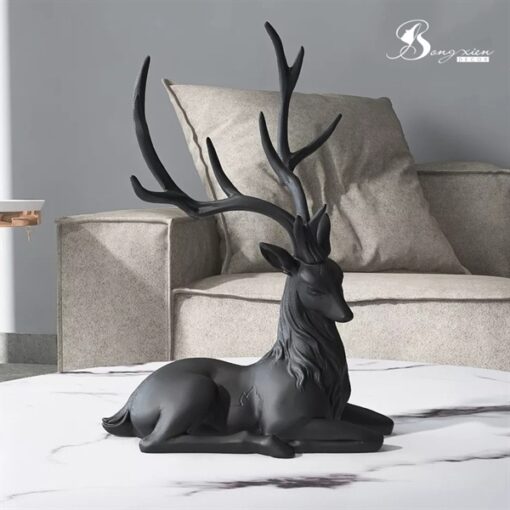 Decor tượng hươu nằm màu đen 1