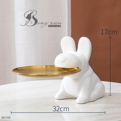 Decor chó ngậm khay vàng màu trắng 1