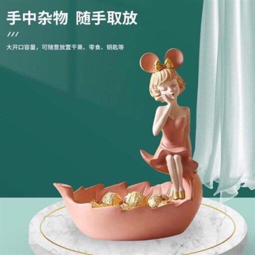 Decor tượng cô gái ngồi thuyền màu hồng 1