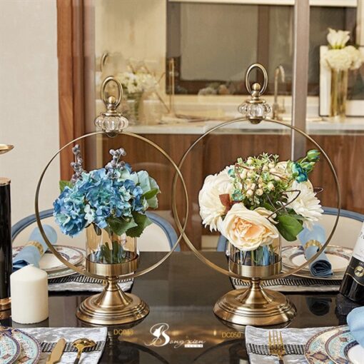 Decor bình nâu, đế cổ điển, khung tròn + hoa 3
