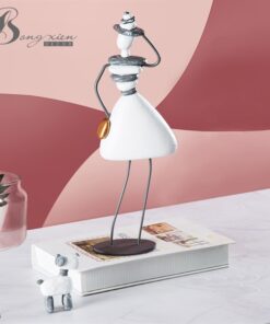 Decor cô gái dắt chó đi dạo 5