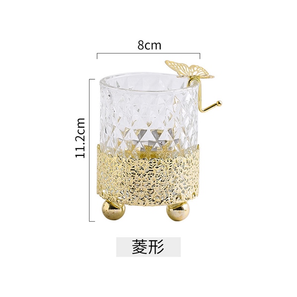 Decor chân nến có bướm treo hoạ tiết hình tam giác 2 Decor chân nến có bướm treo hoạ tiết hình tam giác 1