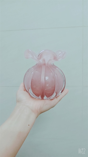 Bình TT hình bầu miệng uống lượn hồng (S) 2 Bình TT hình bầu miệng uống lượn hồng (S) 1