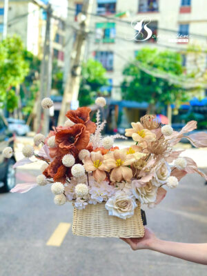 Giỏ hoa lụa cao cấp – Món quà tinh tế tặng người phụ nữ yêu thương dịp 20/10 tại TP Vinh 3