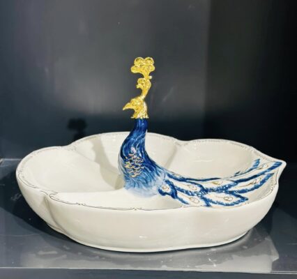 Khay Trang Trí Chim Công Nghệ Thuật – Điểm Nhấn Tinh Tế Cho Không Gian Sống Hiện Đại 16 Khay Trang Trí Chim Công Nghệ Thuật – Điểm Nhấn Tinh Tế Cho Không Gian Sống Hiện Đại 15