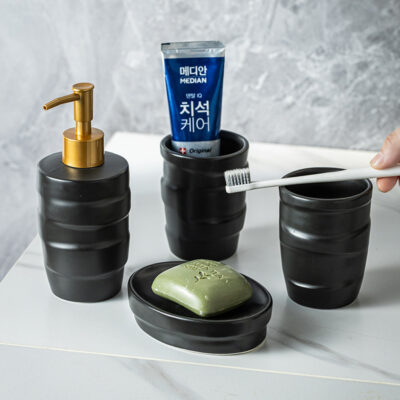 Bộ phụ kiện phòng tắm – Điểm nhấn tinh tế cho không gian sống 8 Bộ phụ kiện phòng tắm – Điểm nhấn tinh tế cho không gian sống 7