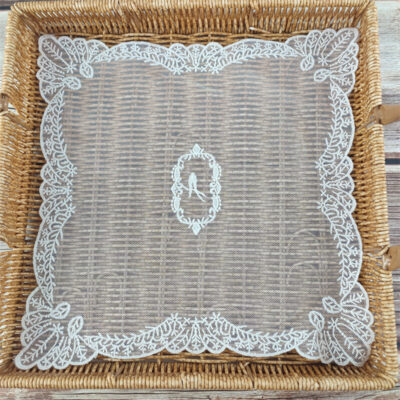 Tấm lót bình hoa – Chi tiết nhỏ nâng tầm góc decor nhà bạn 14 Tấm lót bình hoa – Chi tiết nhỏ nâng tầm góc decor nhà bạn 13
